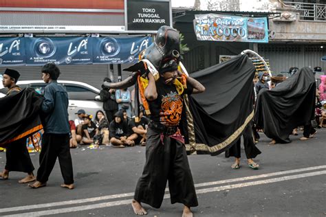 malang, indonesia - 7 de agosto de 2022. festival de arte cultural local de la ciudad de batu ...