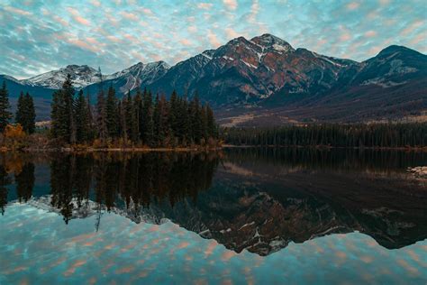 Sunrise at Pyramid Lake (Jasper, Alberta) [OC] - 5184×3456 : r/EarthPorn