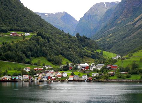 Flam and the Flamsbana Railway | Tourist places, Norway, Tourist sites