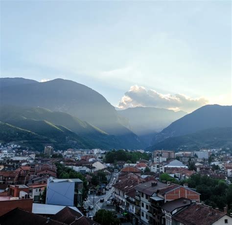 Peja Stadt vereinigt Kultur und die Schönheit der Natur Kosovo