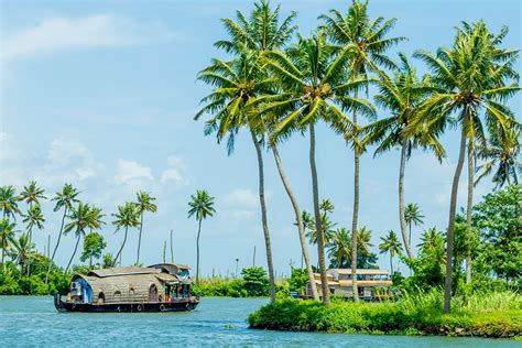 Sailing through the Alappuzha backwaters: A Travel Guide – OYO Hotels: Travel Blog