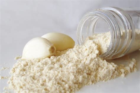 Substitute Garlic Powder for Minced Garlic (Complete Guide) - Substitute Cooking