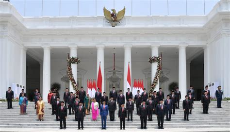 Presiden Jokowi Lantik Anggota Kabinet Indonesia Maju - Suararantau.com