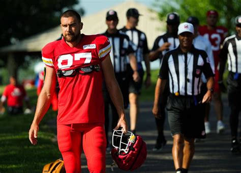 Chiefs' Travis Kelce says he must be 'better leader' after throwing ...