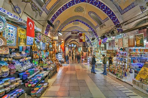 Voici quelques articles à ne pas manquer au Grand Bazar d'Istanbul, l'une des principales ...