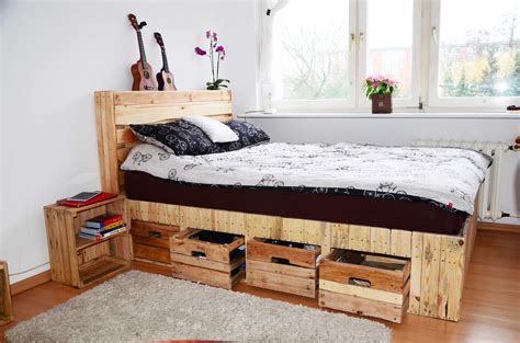 King Size Bed Frame Made Out Of Pallets / Build Bed Frames Themselves ...