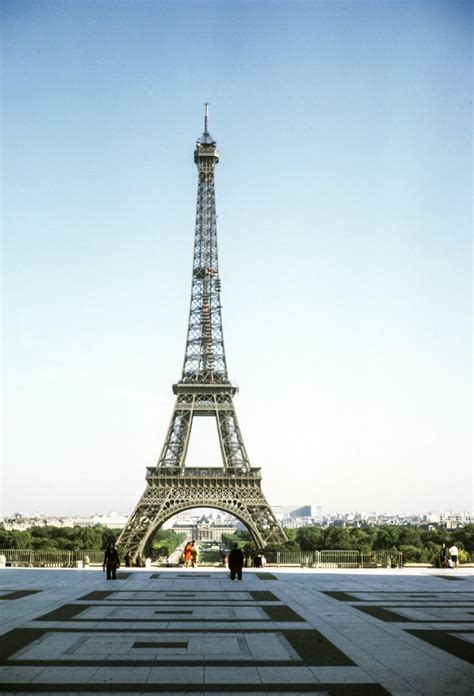 Free Vintage Stock Photo of Plaza and Eiffel Tower - VSP