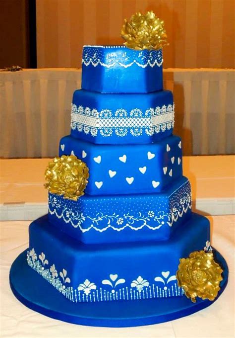 Royal blue & gold wedding cake. Country Wedding Cakes, Wedding Cake Rustic, White Wedding Cakes ...