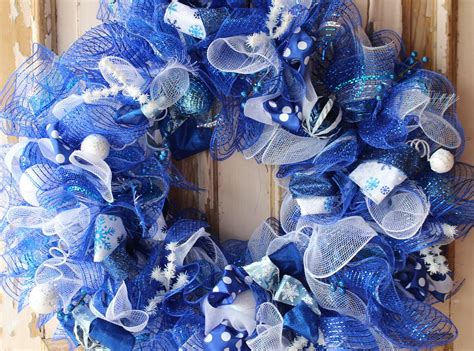 Blue & White Christmas Wreath – Country Craftz