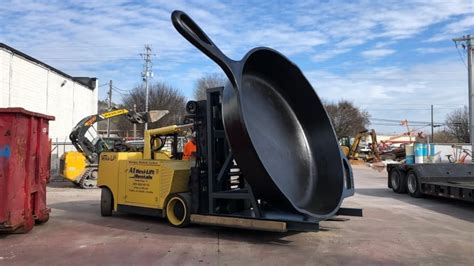 This giant cast iron skillet can theoretically fry 650 eggs at once : r/pics