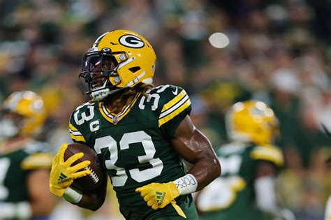 Packers RB Aaron Jones breaks out for 15-yard touchdown against Bears - Acme Packing Company