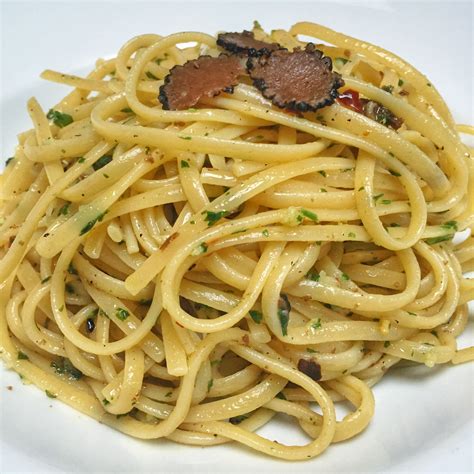 Foodista | Recipes, Cooking Tips, and Food News | Pasta con aglio e ...