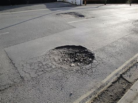 Authorities count 800 potholes on Bucharest streets | Romania Insider