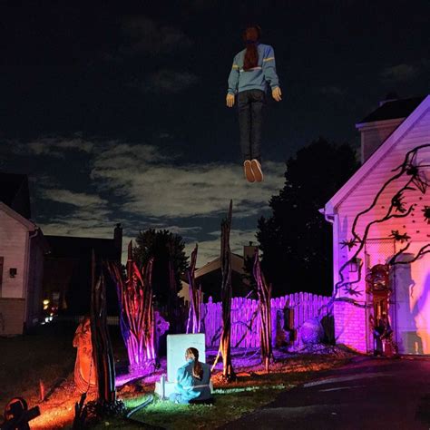 Family's mysterious 'Stranger Things' Halloween decoration wows - Good ...