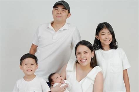 Neri Naig, Chito Miranda introduce daughter Pia – Filipino News