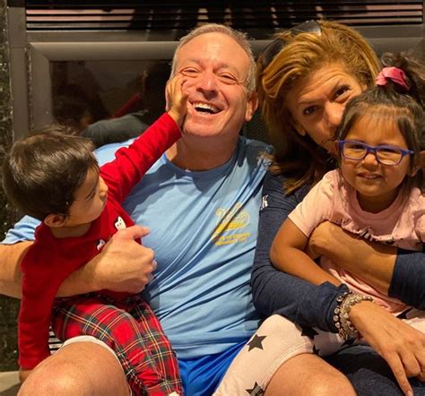 Newly Engaged Hoda Kotb Shares Photos From Christmas With Family