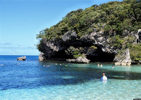 Snorkeling in Kanumera Bay on the Isle of Pines - Geographic Media