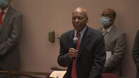 Illinois Secretary of State Jesse White tests positive for COVID-19, has mild symptoms - ABC7 ...