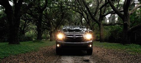 Travel Adventures - 2014 Toyota Highlander XLE Visits Oaks