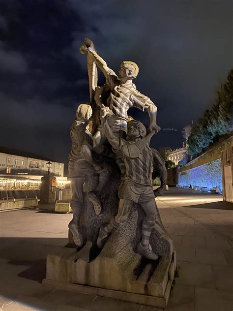 The Kilkenny Cats | Hurling Statue near Kilkenny Castle | yvonne | Flickr