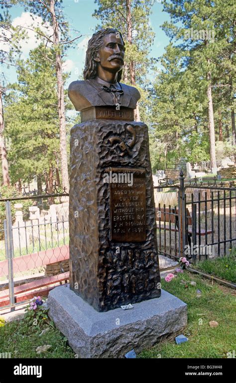 Grave site with statue of Wild Bill Hickok in Mount Moriah Cemetery ...