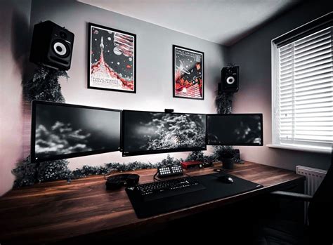 Triple monitor setup perfect for productivity and streaming 🖤 What do ...