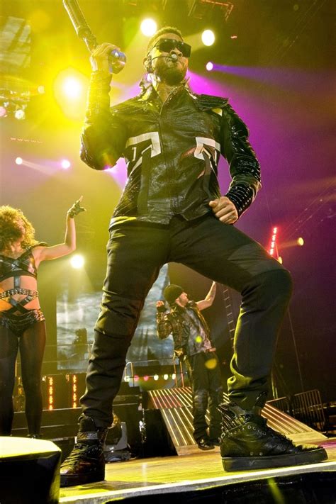 Usher's "OMG Tour" Hits Chicago at the Allstate Arena