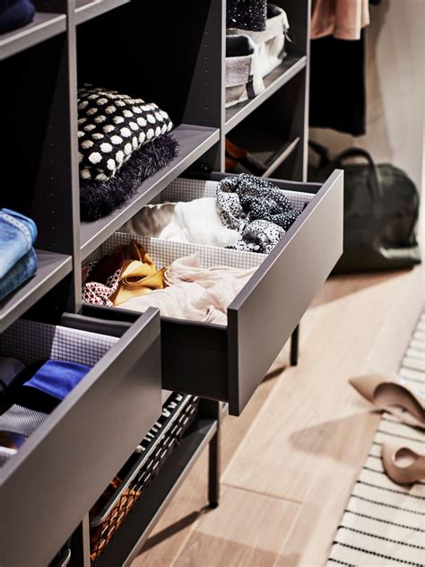 Make a walk-in wardrobe - IKEA