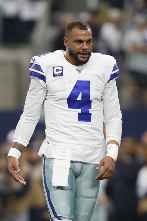 Dak Prescott Undergoes Thumb Surgery