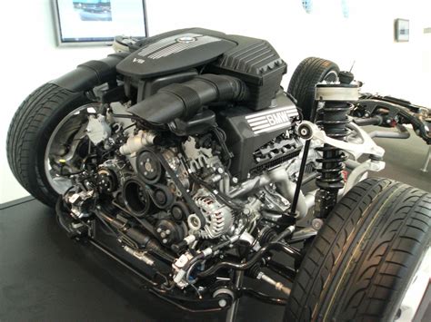 File:BMW V8 engine X5.jpg - Wikimedia Commons