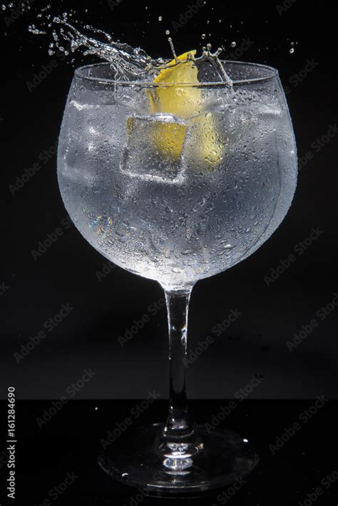 gin tonic Stock Photo | Adobe Stock