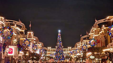 Magic Kingdom Christmas Guide & Photo Tour - Park Savers