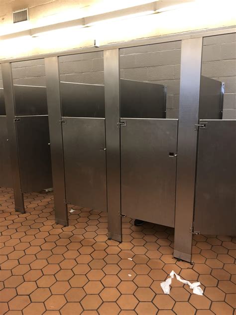 In this rest stop the bath room stalls are about 3 1/2 feet tall. : r/mildlyinteresting