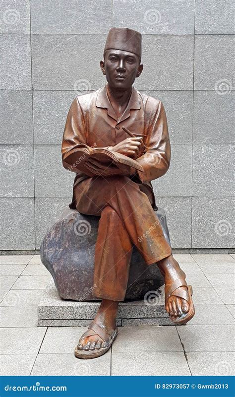 PRESIDENT SOEKARNO STATUE INDONESIA Editorial Photography - Image of ...