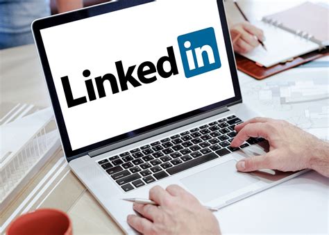 A Step By Step Guide to LinkedIn Marketing : SMM