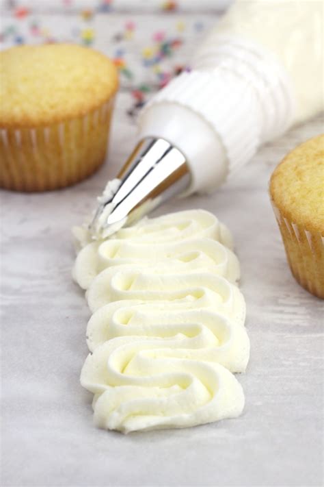 American Buttercream Frosting - The Toasty Kitchen