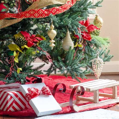 The Best of Red and Gold Christmas Tree Decoration Ideas