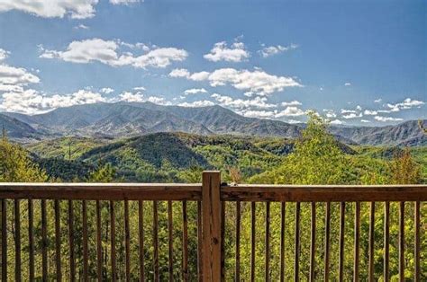 4 Perks of Vacationing at Cabins with Mountain Views in Pigeon Forge