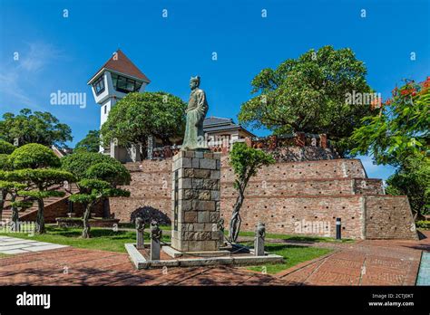 Statue of military leader Koxinga in the former Dutch fortification ...