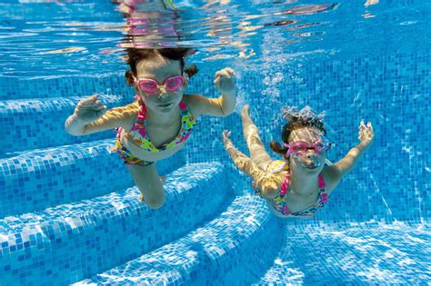 6 games to play with your child while swimming in the pool - PodSquad