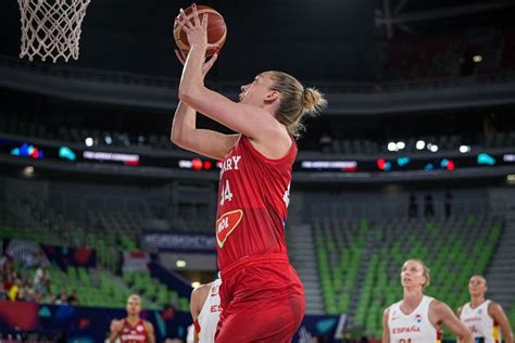 Bernadett Hatar, el “techo” del baloncesto europeo refuerza a ...