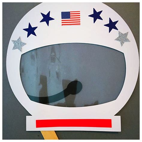 Make-Your-Own Astronaut Mask (With images) | Space crafts for kids ...