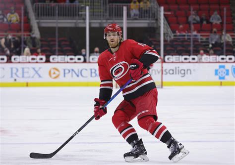 New Jersey Devils Sign Dougie Hamilton to 7-Year Contract - The Hockey ...