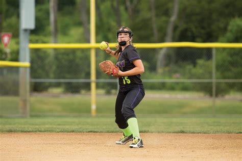 The Difference Between Fastpitch and Slow Pitch Softball Gloves | PRO ...