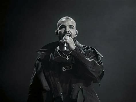 Drake creates hip-hop history with 'It's All A Blur' tour