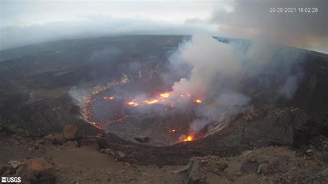 Núi lửa Kilauea của Hawaii phun trào, các vòi phun dung nham hình thành ...