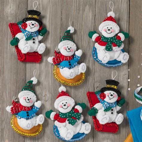 Shop Plaid FELT ORNAMENT - SNOWDAY FUNDAY 6/ORN - 86826 | Manualidades navideñas, Acolchado de ...