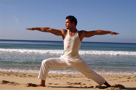 Yoga male | Yoga para hombres, Pilates, Posturas de yoga