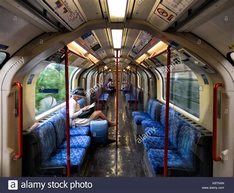 Central Line Tube Train London Underground Stock Photos & Central Line Tube Train London ...