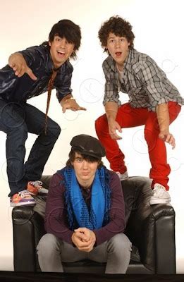 "Hollywood News": [Video] Play My Music - Jonas Brothers (Camp Rock)